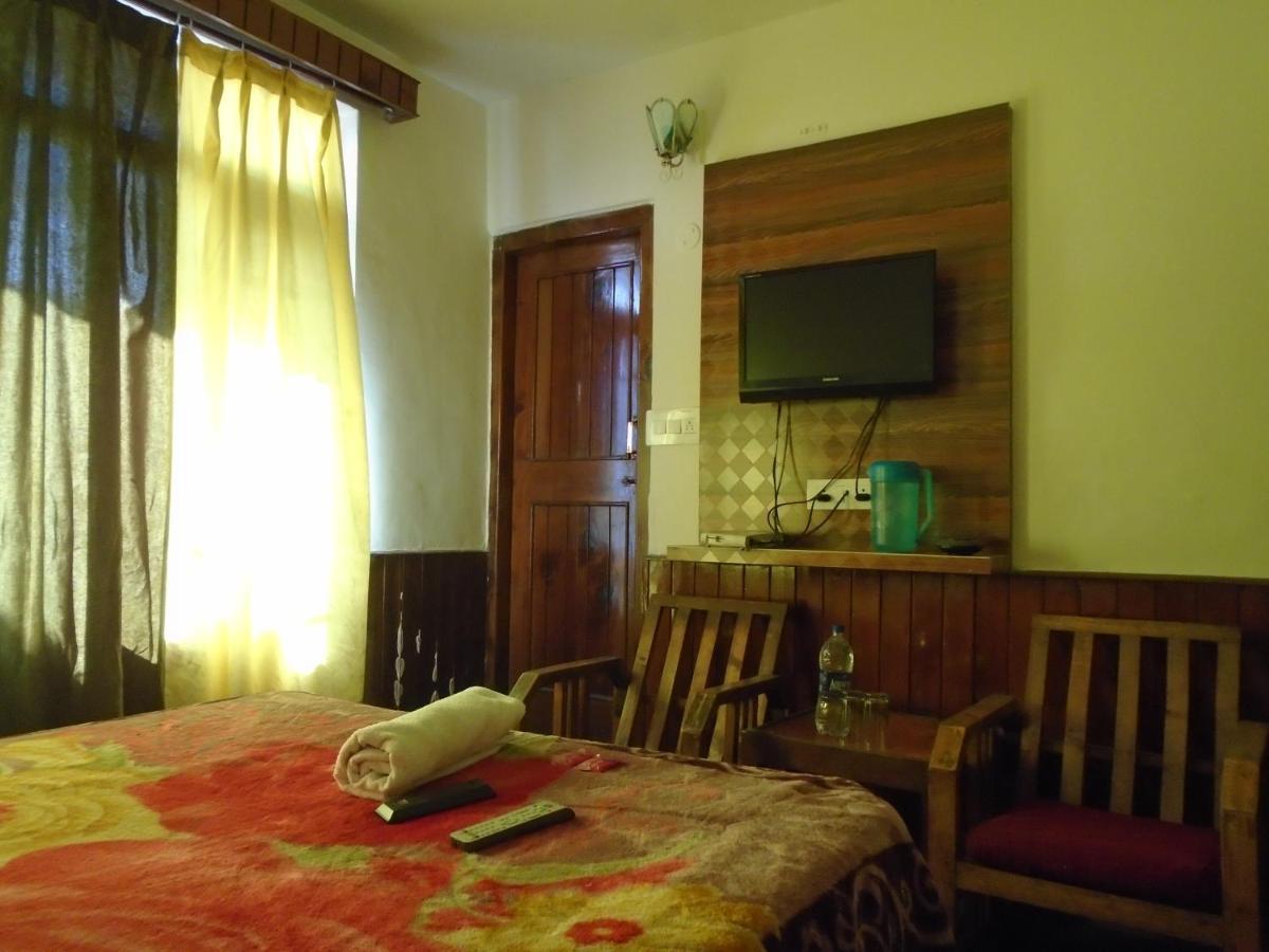 Hotel Magnolia Mallroad Manali Buitenkant foto