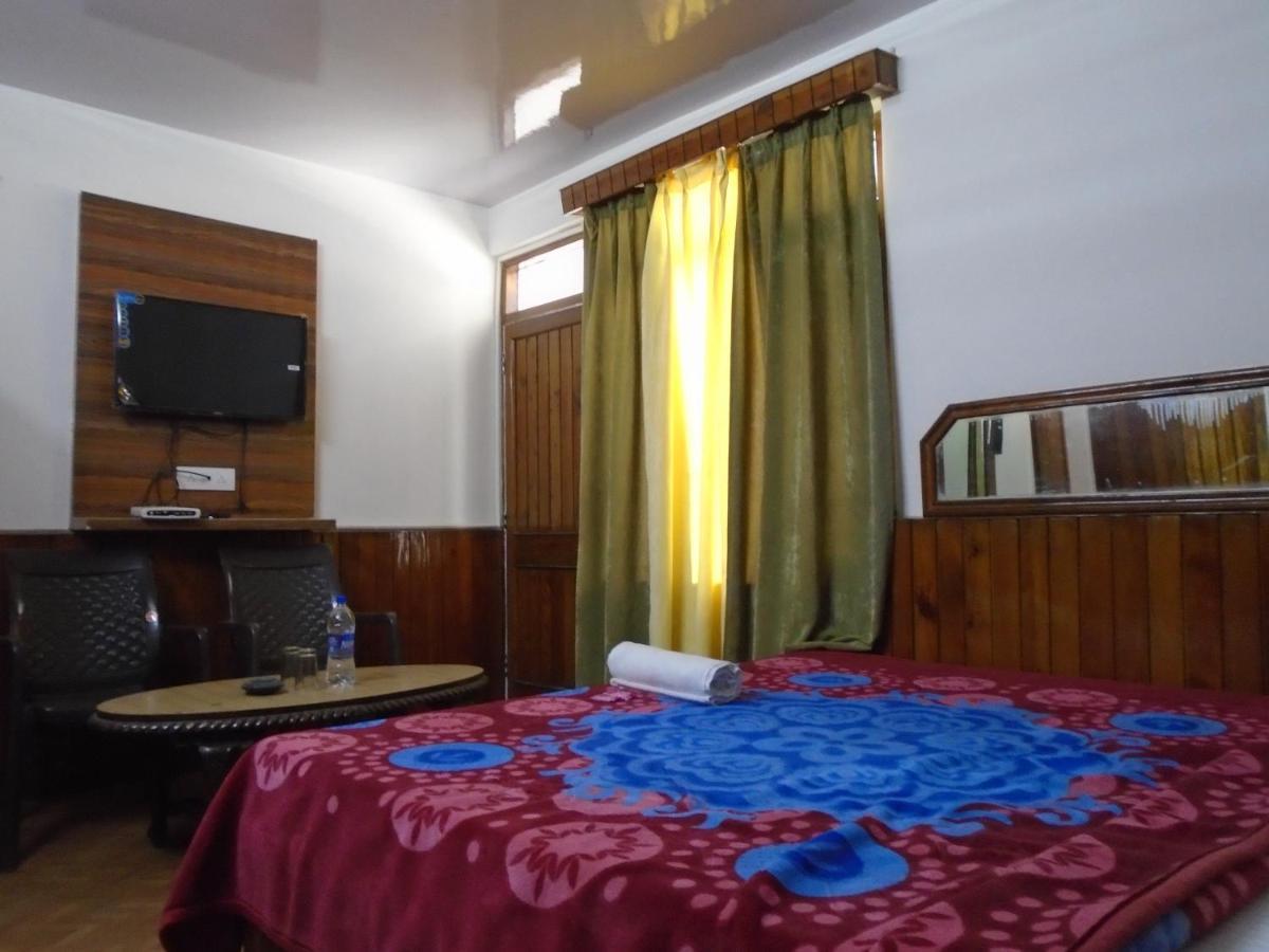 Hotel Magnolia Mallroad Manali Buitenkant foto