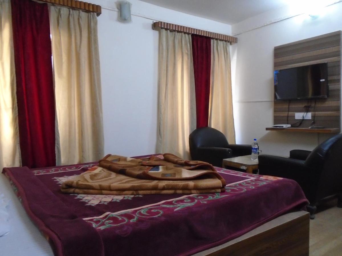Hotel Magnolia Mallroad Manali Buitenkant foto