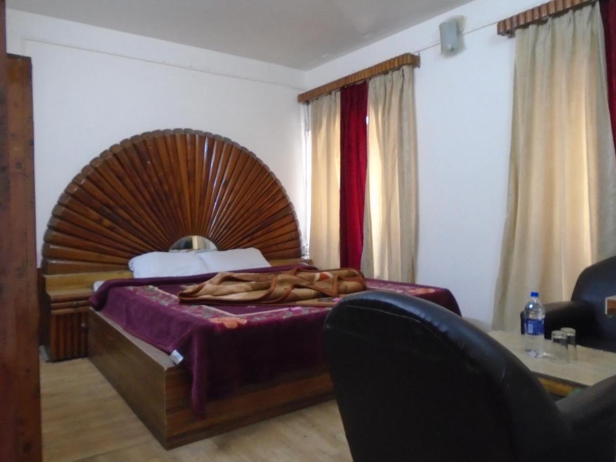 Hotel Magnolia Mallroad Manali Buitenkant foto