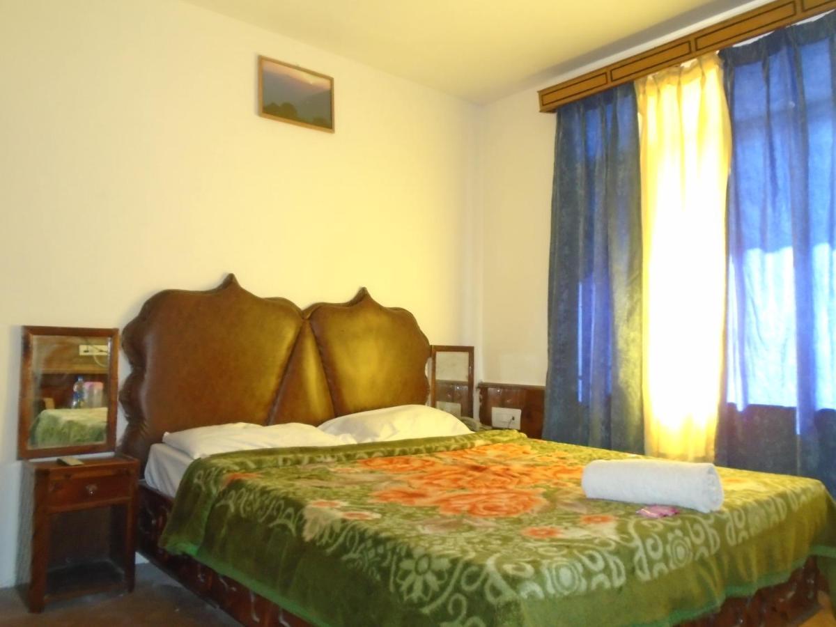 Hotel Magnolia Mallroad Manali Buitenkant foto