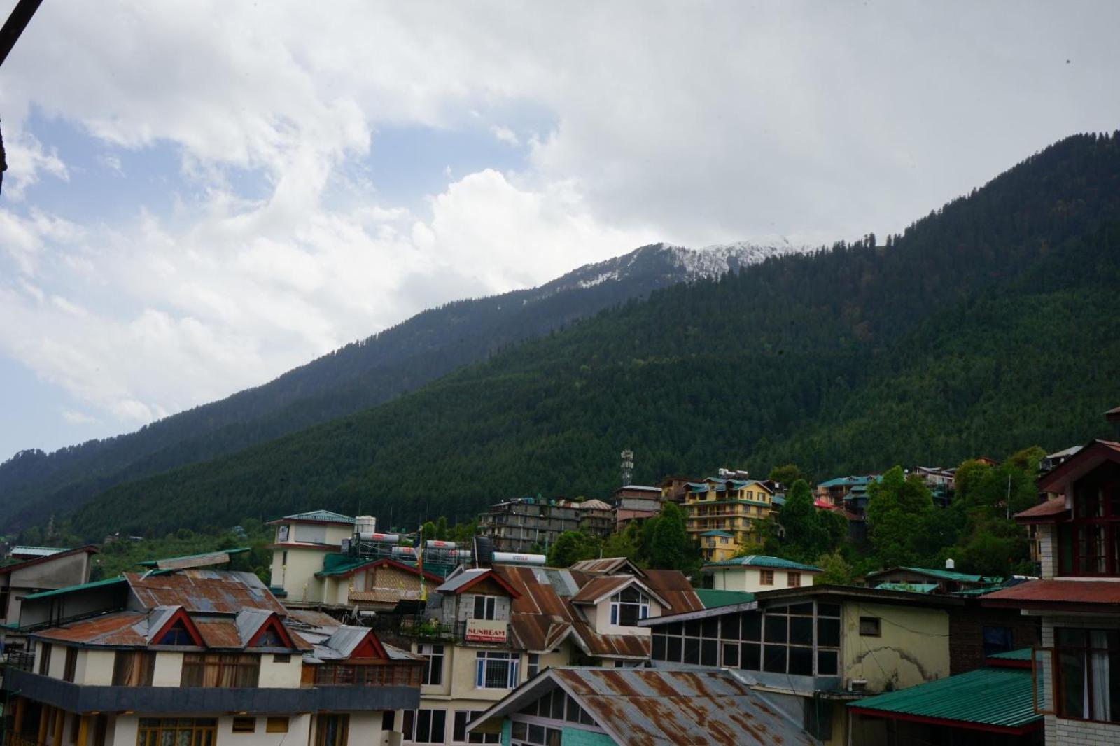Hotel Magnolia Mallroad Manali Buitenkant foto